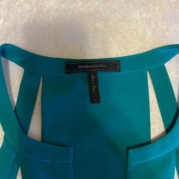 BCBG Max Azria Cut- out Top - Picture 5 of 5